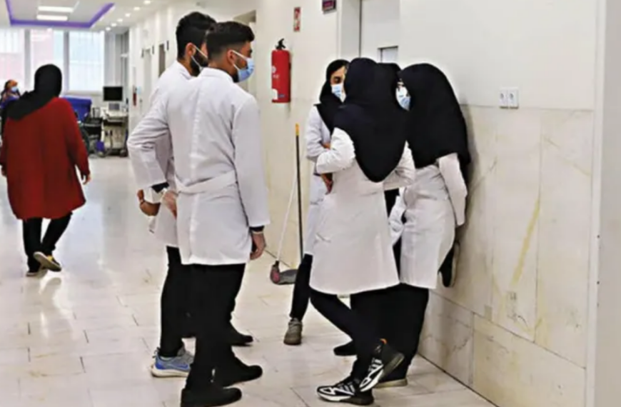 30,000 Iranian Doctors Refuse to Work Amidst Low Pay Crisis, Officials Reveal