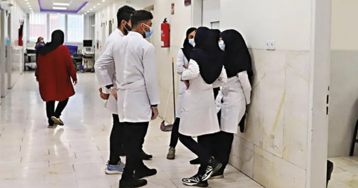 30,000 Iranian Doctors Refuse to Work Amidst Low Pay Crisis, Officials Reveal