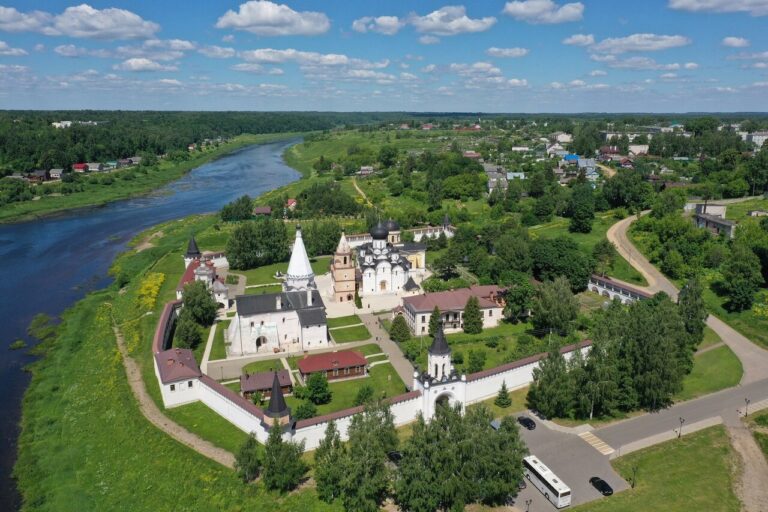 Discover the Hidden Gems: Eight Charming Small Towns in the Russian Federation