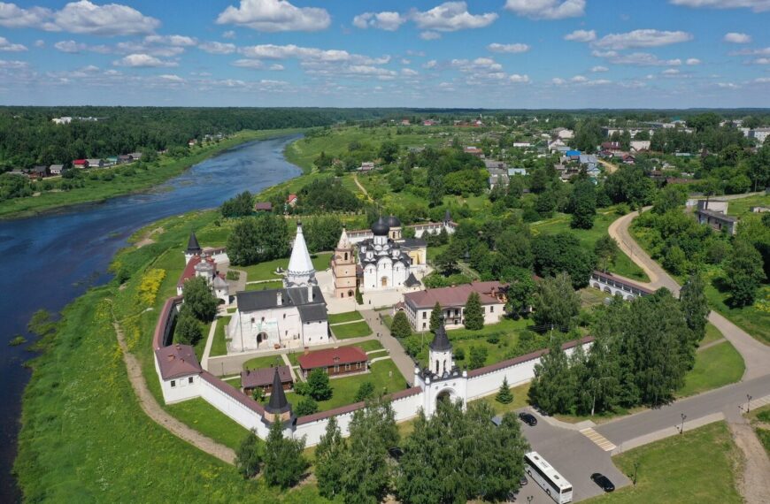 Discover the Hidden Gems: Eight Charming Small Towns in the Russian Federation