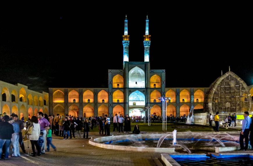 Discover the Majestic Amir Chakhmaq Complex: Yazd's Glorious Jewel