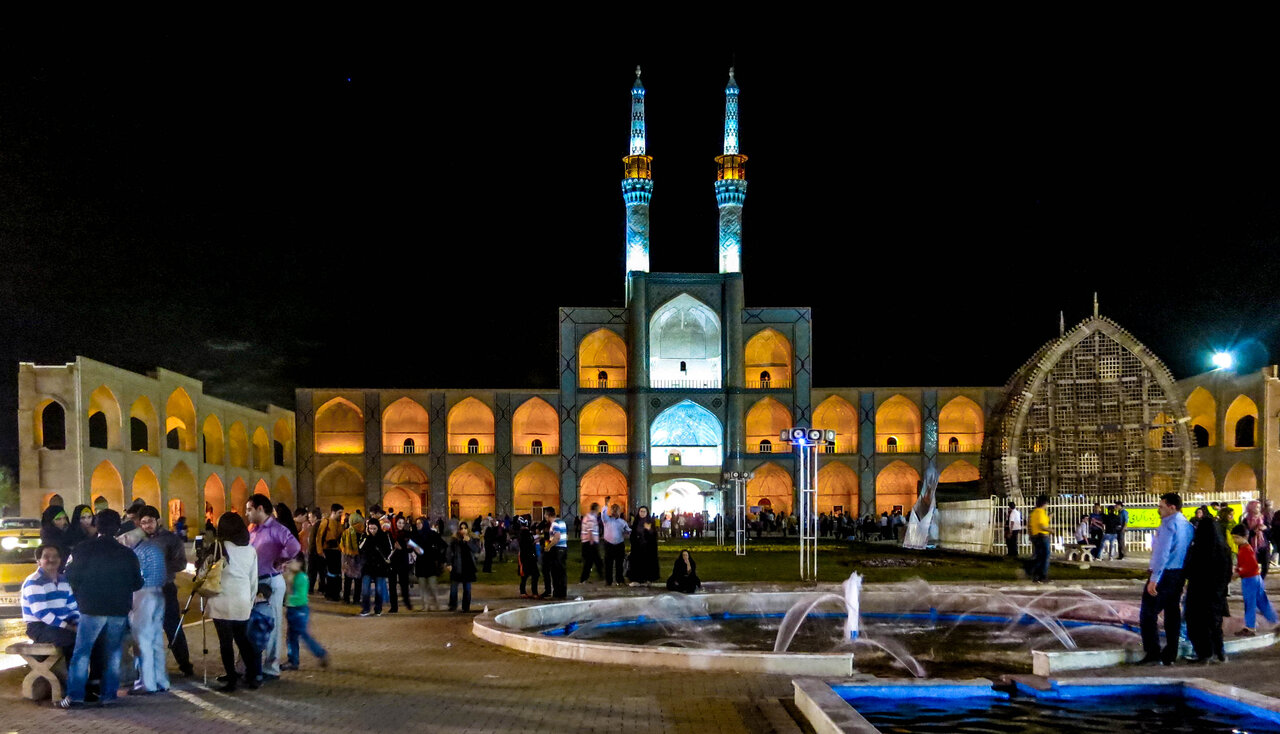 Discover the Majestic Amir Chakhmaq Complex: Yazd's Glorious Jewel