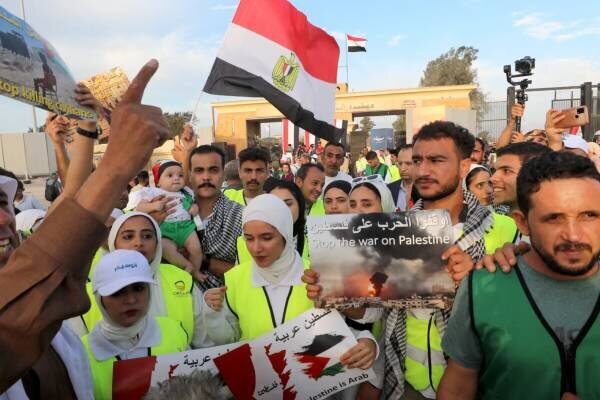 Egyptians Rally Against Trump's Controversial Plan to Displace Palestinians