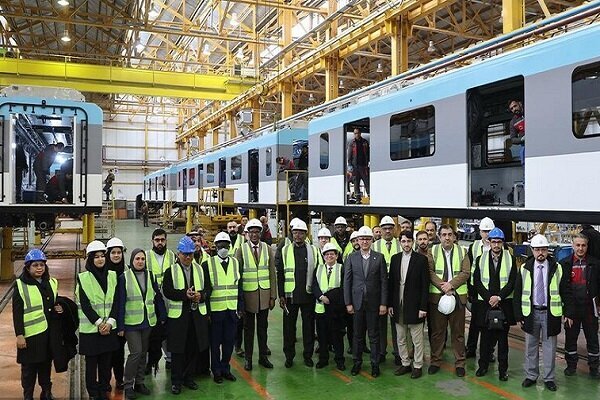 International Envoys Explore Innovations at Tehran's Leading Wagon Manufacturing Company