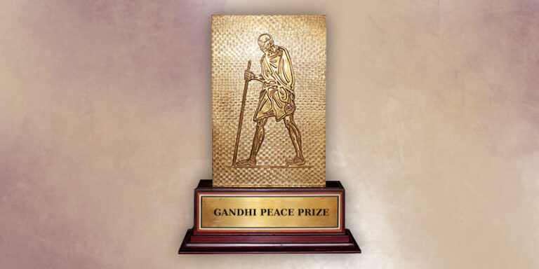 Iran Receives Prestigious International Gandhi Peace Prize for Advocacy of Palestinian Rights