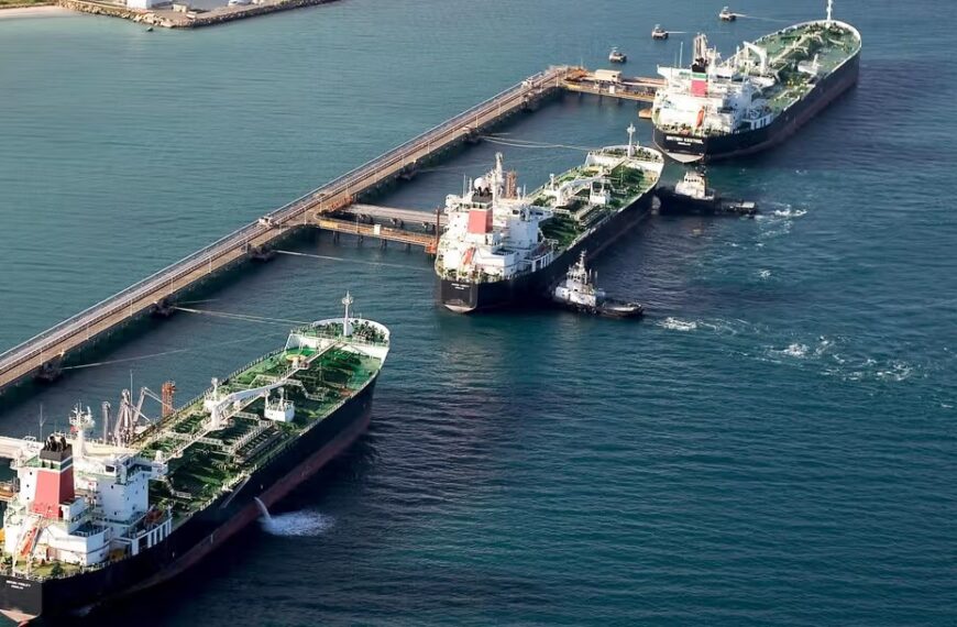 Oil Shipping Rates Soar as US Targets Russia and Iran's 'Dark Fleet'