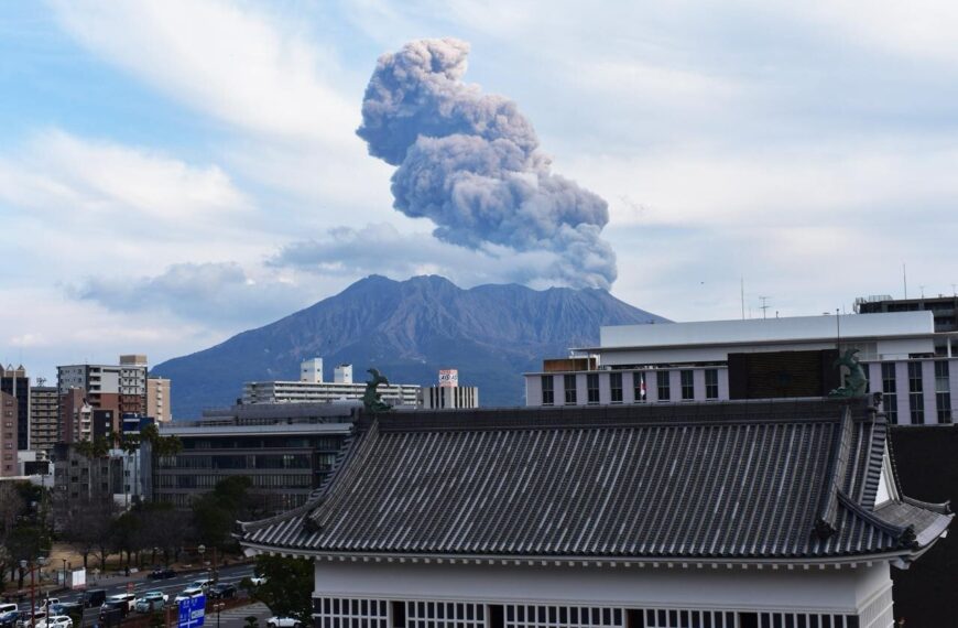 Spectacular Triple Eruption in Japan: Watch the Incredible Video!