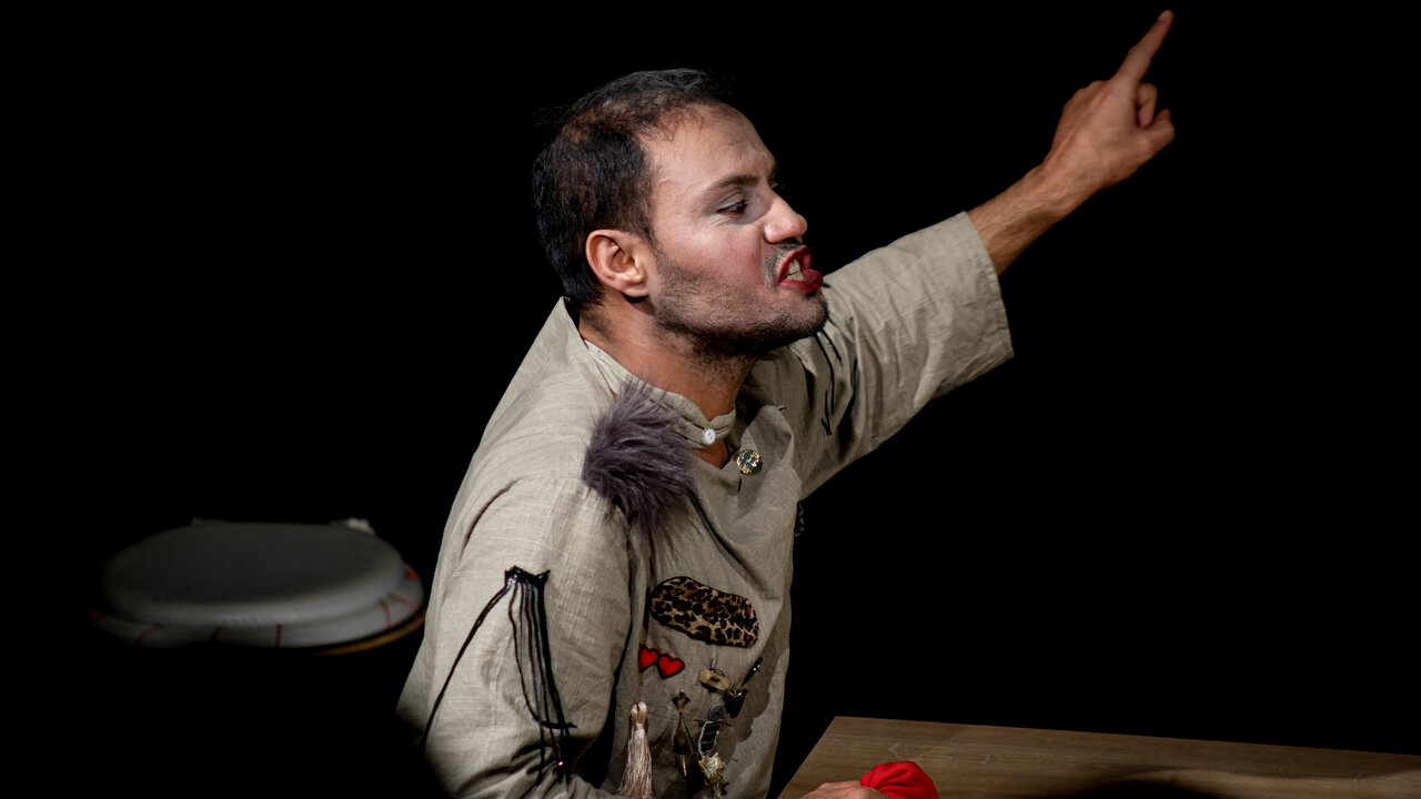 Exploring Migration and Identity: 'Umbilical Cord' Takes Center Stage in Istanbul