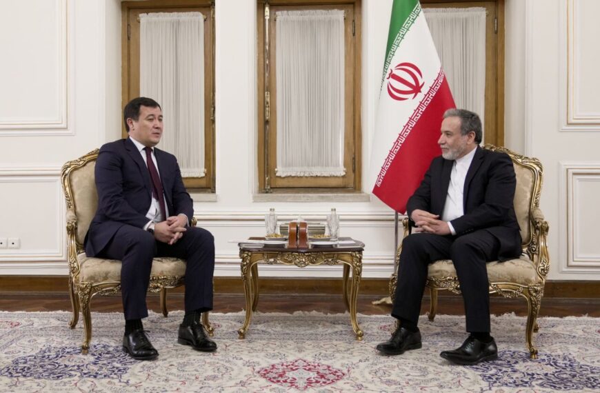 Iran and Azerbaijan Strengthen Bonds: Araghchi Emphasizes Mutual Respect in Expanding Ties