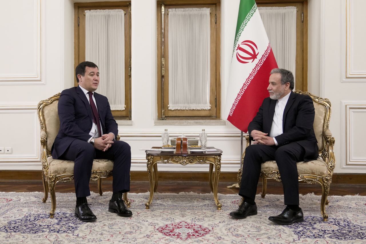 Iran and Azerbaijan Strengthen Bonds: Araghchi Emphasizes Mutual Respect in Expanding Ties