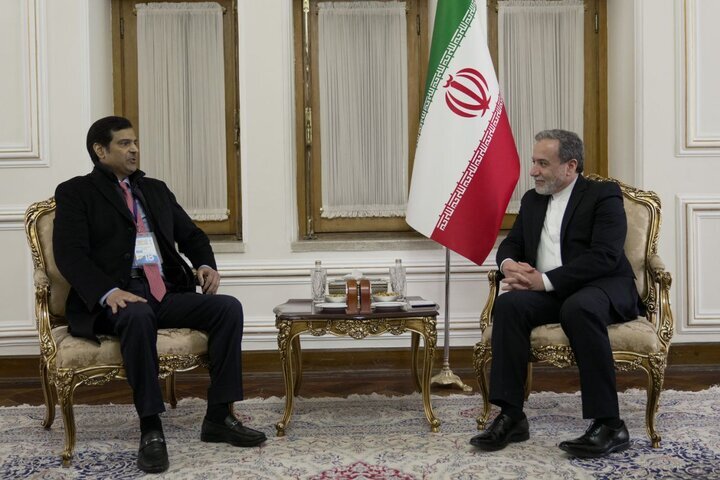 Iran's Foreign Minister Araghchi Holds Key Meeting with ACD Chief in Tehran