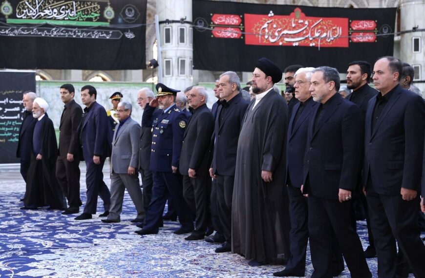 Pres. Pezeshkian and Cabinet Honor Legacy at Imam Khomeini's Mausoleum Before Islamic Revolution Anniversary