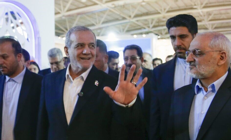 President Pezeshkian Explores Innovations at Eurasia Expo 2025 in Tehran