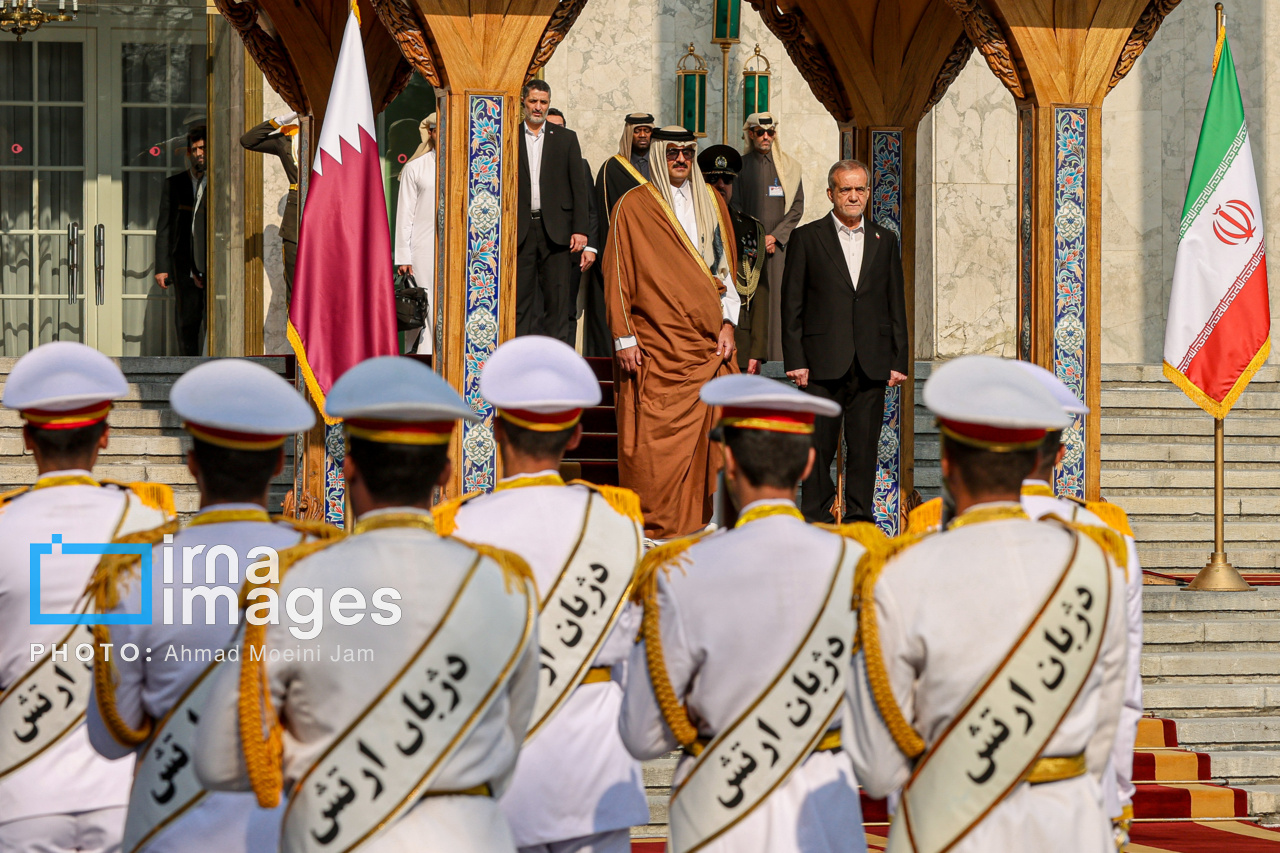 President Pezeshkian Extends Warm Welcome to Emir of Qatar During Historic Tehran Visit