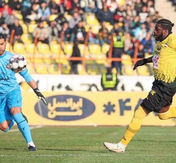 Sepahan Stalemated by Shamas Azar; Tractor Triumphs Over Havadar!