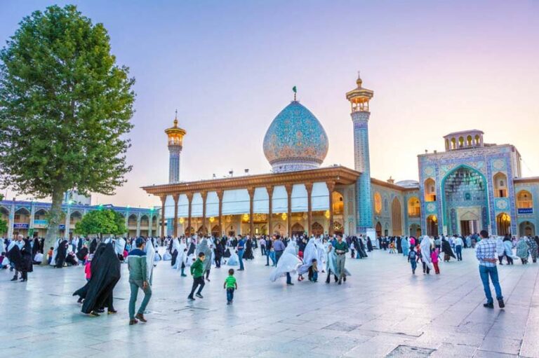 Shah Cheragh Shines: Visitors Flock to Captivating Booth at Tehran Fair!