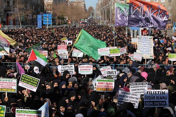 Watch: Massive Anti-Trump Protests Erupt in Turkey!