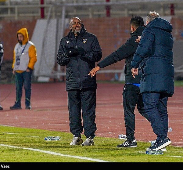 Al Taawoun's Al Abdali Satisfied with Hard-Fought Draw Against Tractor: A Match of Resilience!