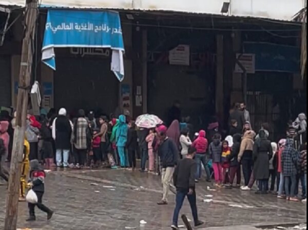 Desperate Gazans Stand in Long Lines for Essential Bread Supplies