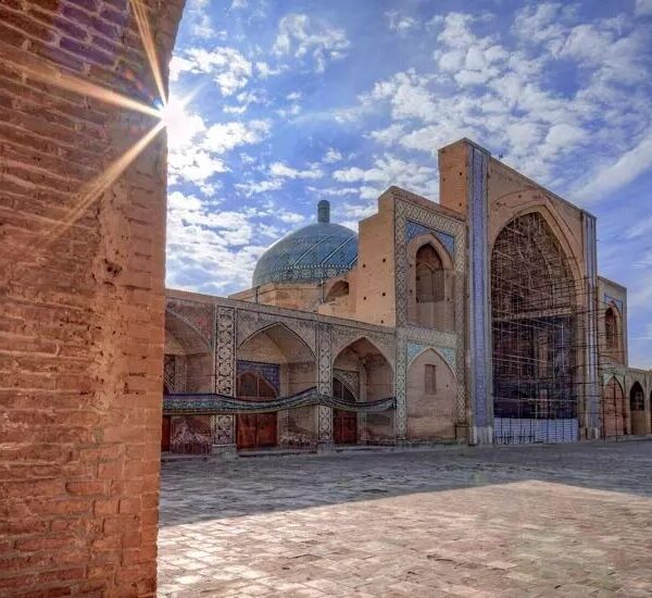 Discover Qazvin's Jameh Mosque: A Stunning Showcase of Centuries-Old Architectural Mastery