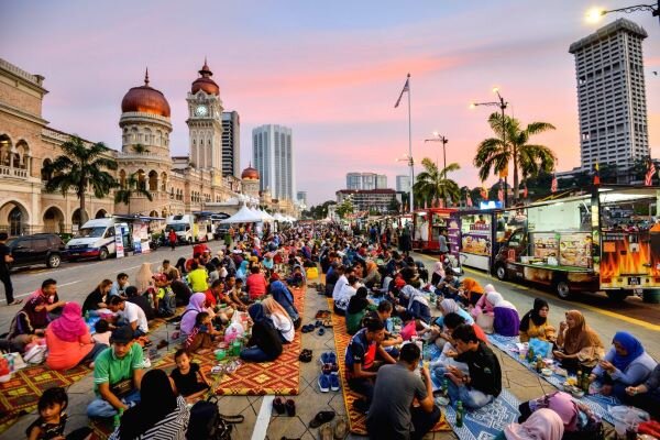 Malaysian Muslims Embrace the Joy of Ramadan: A Vibrant Celebration of Faith and Community