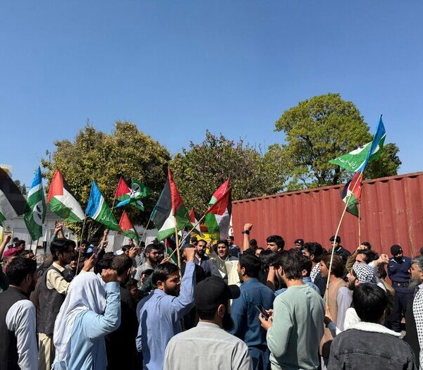 Pakistani Protesters Rally for Gaza: Strong Condemnation of U.S. Actions