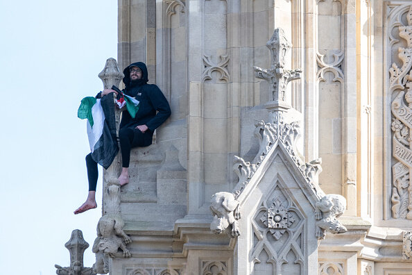 Palestinian Flag-Waving Man Arrested for Barefoot Ascent of London's Iconic Big Ben