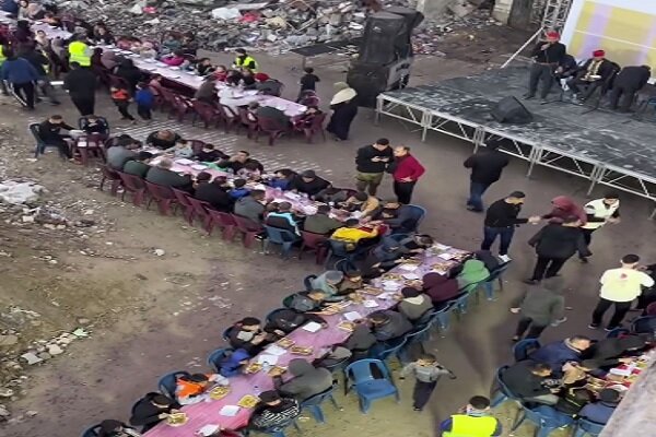 Resilience in Ruins: Gazans Celebrate Their First Iftar Amidst the Rubble