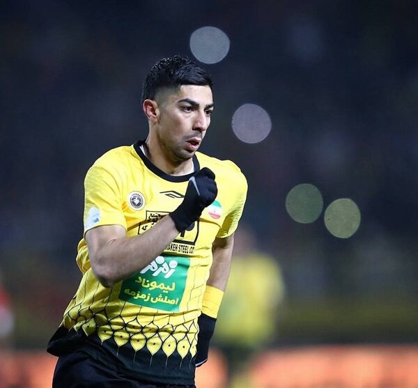 Sepahan Striker Limoochi Faces Possible Season-Ending Setback