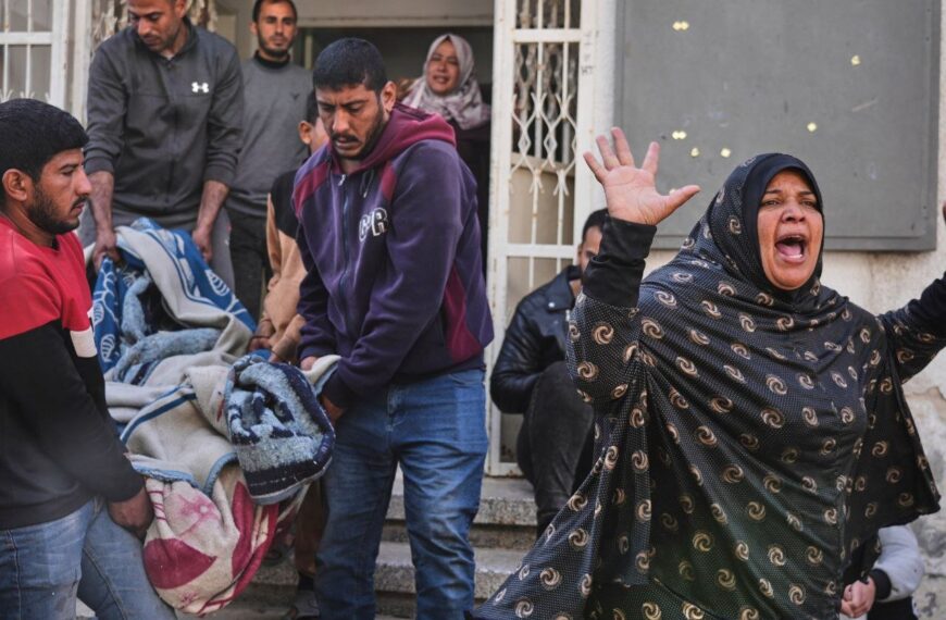 Gaza Transforms into a 'Mass Grave': A Deepening Humanitarian Crisis