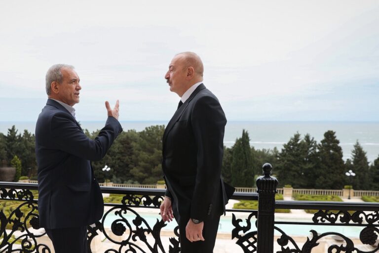 Iran Considers Oil Purchases from Azerbaijan as Diplomatic Relations Strengthen