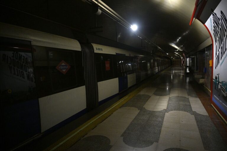 Power Outages Disrupt Madrid's Trains and International Airport Services