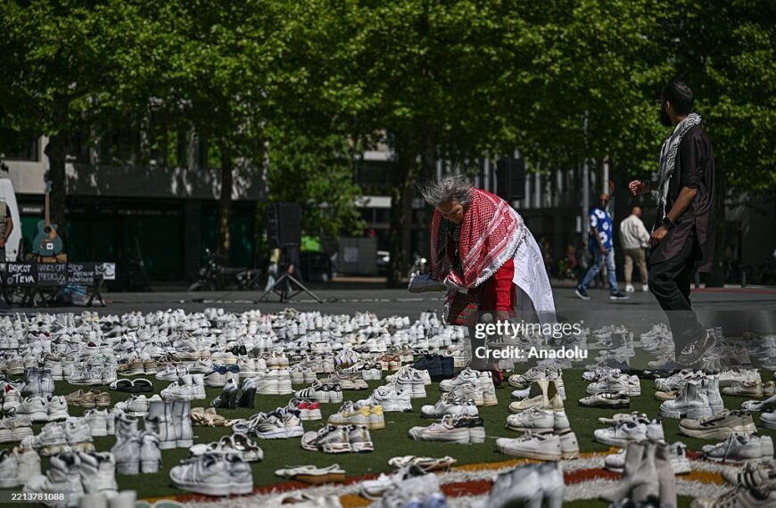 1,400 Shoes Stand as a Powerful Tribute to Healthcare Heroes Lost in Gaza