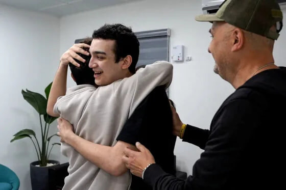 American-Israeli Soldier Alexander Reunited with Family After Heartfelt Release from Hamas