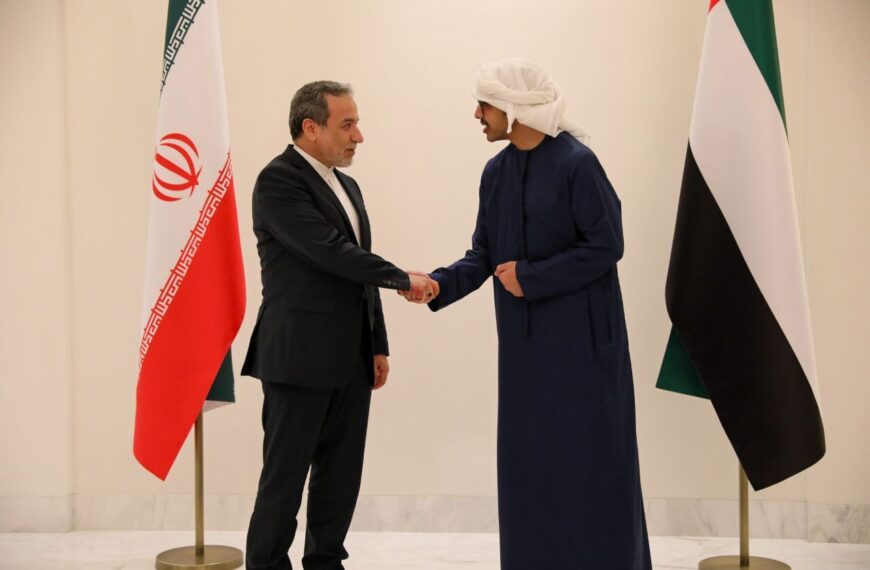 Araqchi Engages in Key Talks with UAE Deputy Prime Minister and Foreign Minister