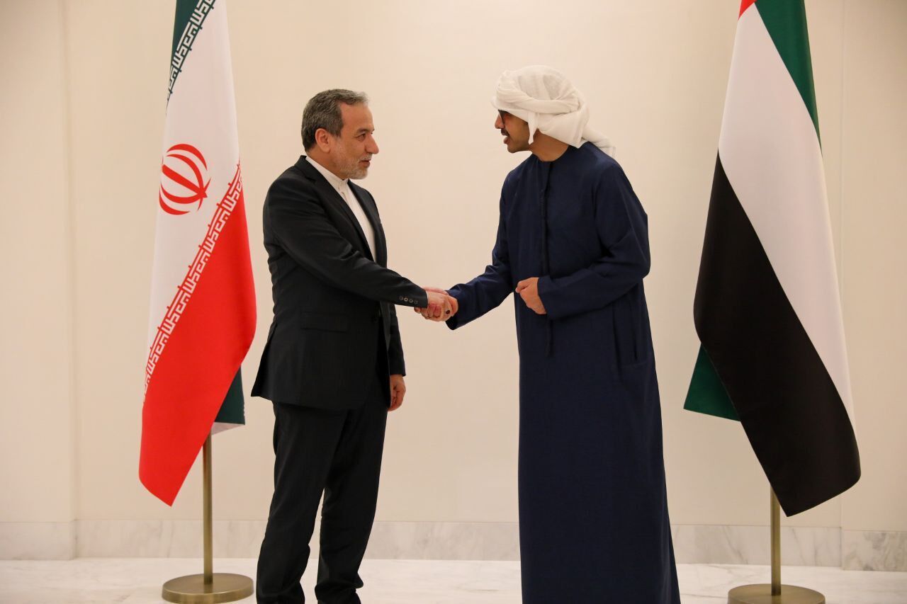 Araqchi Engages in Key Talks with UAE Deputy Prime Minister and Foreign Minister