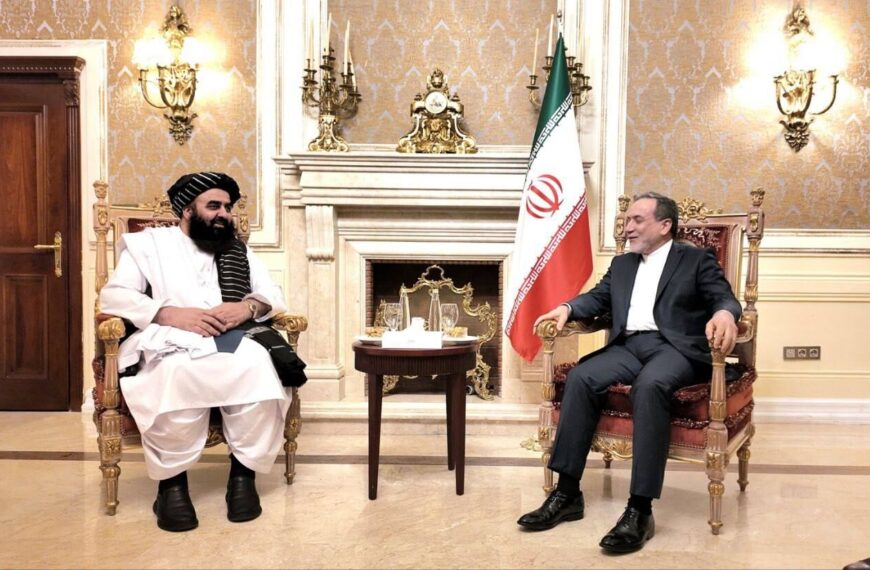 Araqchi Engages in Talks with Afghanistan's Acting Foreign Minister: Strengthening Diplomatic Ties