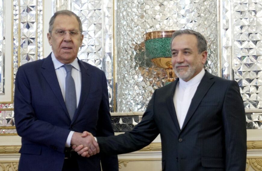 Araqchi Hails Lavrov's Prestigious Order of St. Andrew Award