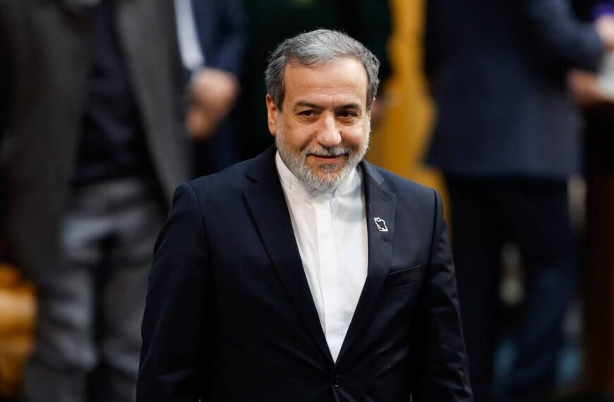 Araqchi Returns to Mashhad Following Productive Two-Day Diplomatic Visit to India
