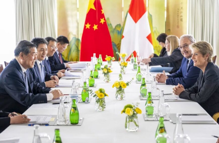 China and US Engage in Crucial Tariff Talks to De-Escalate Trade War Tensions