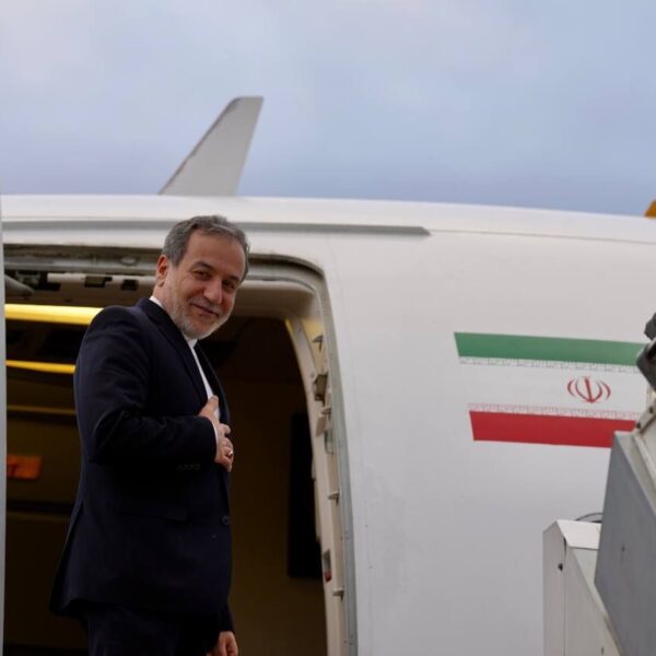Foreign Minister Araqchi Embarks on Key Diplomatic Mission to Strengthen Ties with Saudi Arabia and Qatar