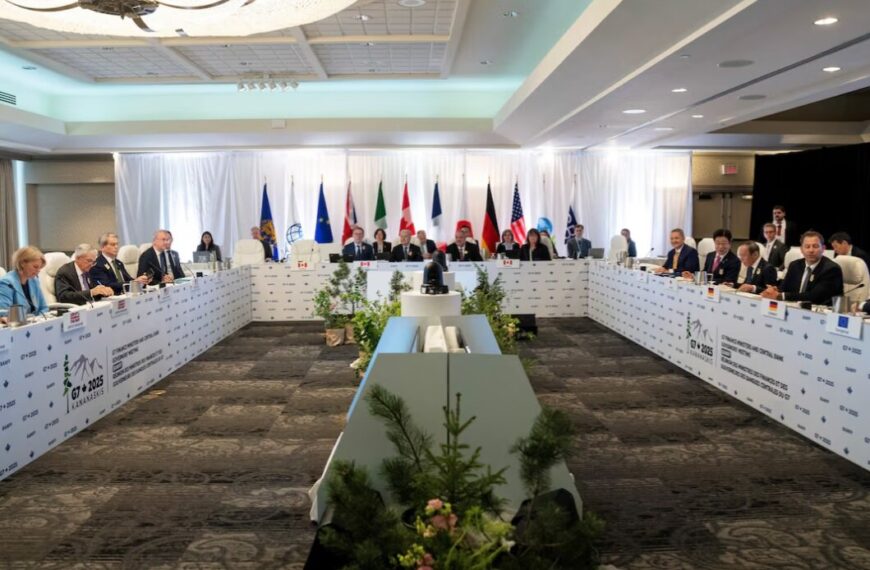 G7 Explores Tougher Russia Sanctions and Commits to Address Global Economic Imbalances