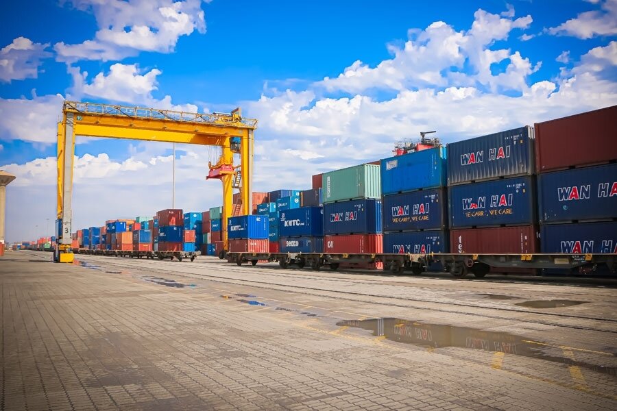 Iran Launches New Dry Port Rail Terminal, Exporting 5,000 Tons of Goods