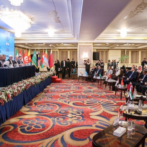 Iran Urges Islamic Nations to Unite for AI Development and Innovation
