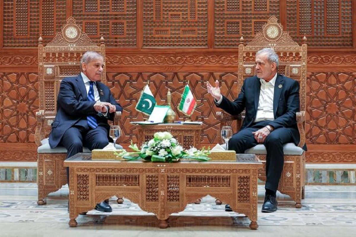 Iran and Pakistan Join Forces to Foster Regional Peace, Says Iranian Lawmaker