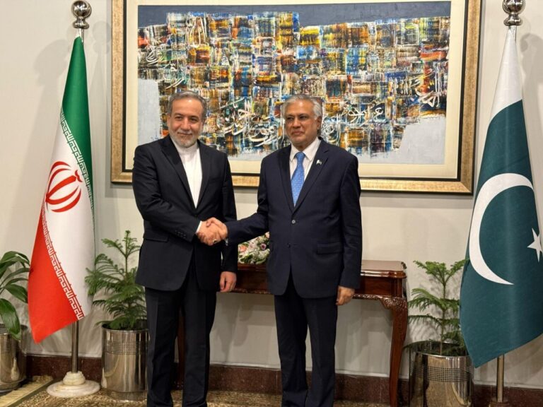 Iran and Pakistan Strengthen Ties: Foreign Ministers Meet in Islamabad
