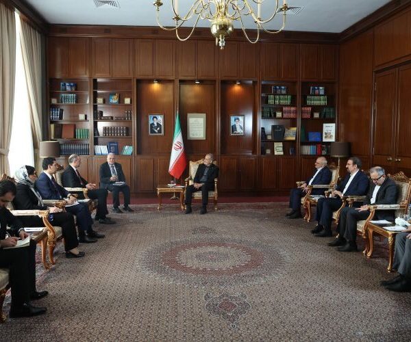 Iran's President Pezeshkian Emphasizes Strengthening Regional Ties with Neighbors