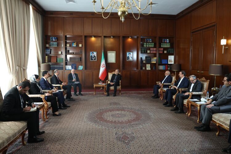 Iran's President Pezeshkian Emphasizes Strengthening Regional Ties with Neighbors