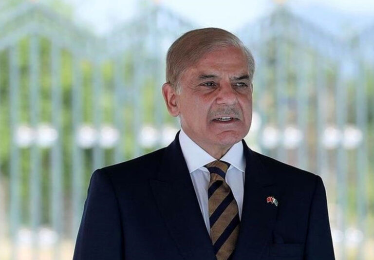 Pakistani Prime Minister Makes Historic Visit to Tehran: Strengthening Bilateral Ties