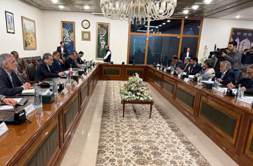 Pakistan's Foreign Minister Extends Best Wishes to Iran for Successful U.S. Negotiations